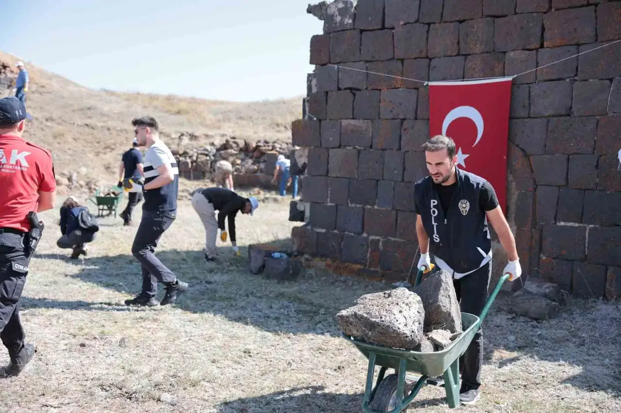 Erzurum Polisinden Örnek Davranış