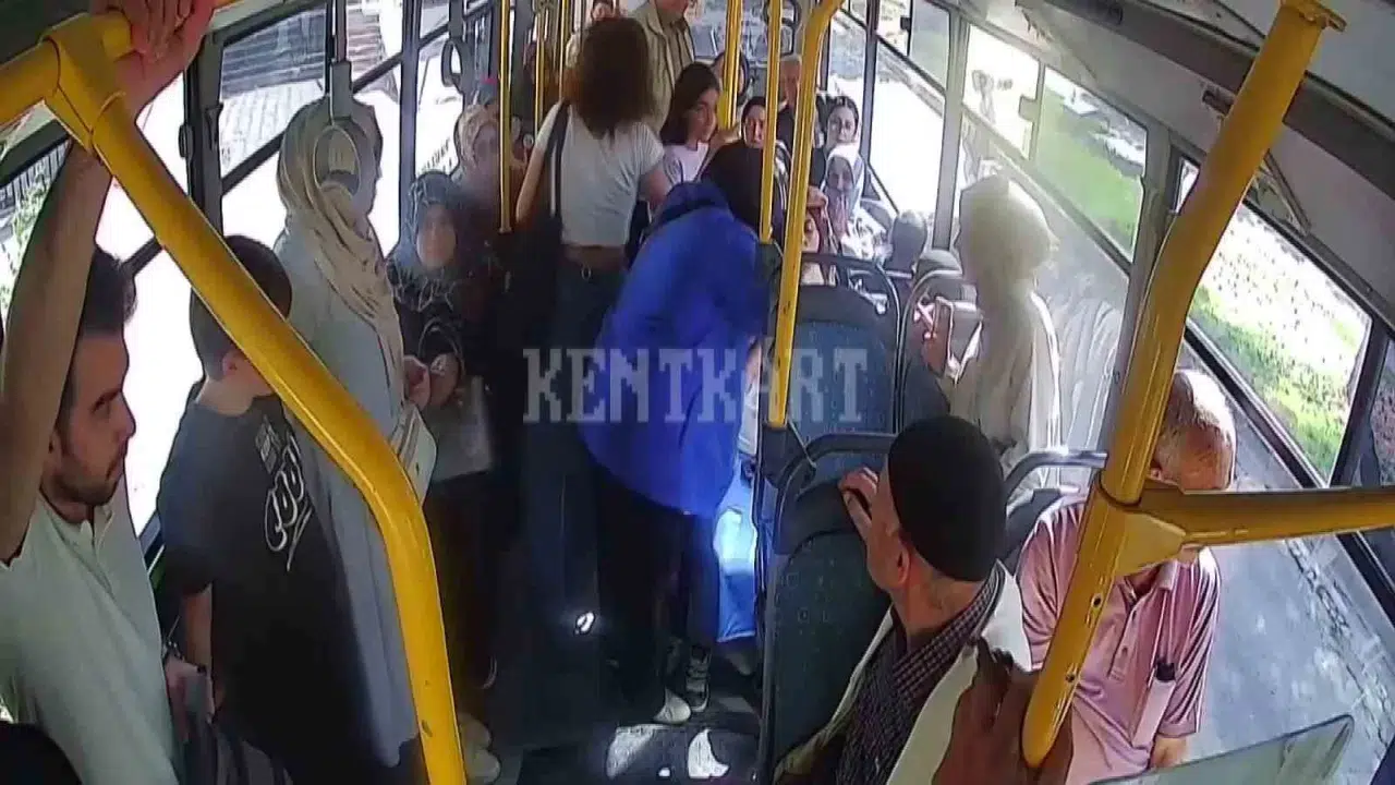 Erzurum’da Bir Halk Otobüsünde Kötüleşen Bayanı Sürücü Acile Servise Yetiştirdi