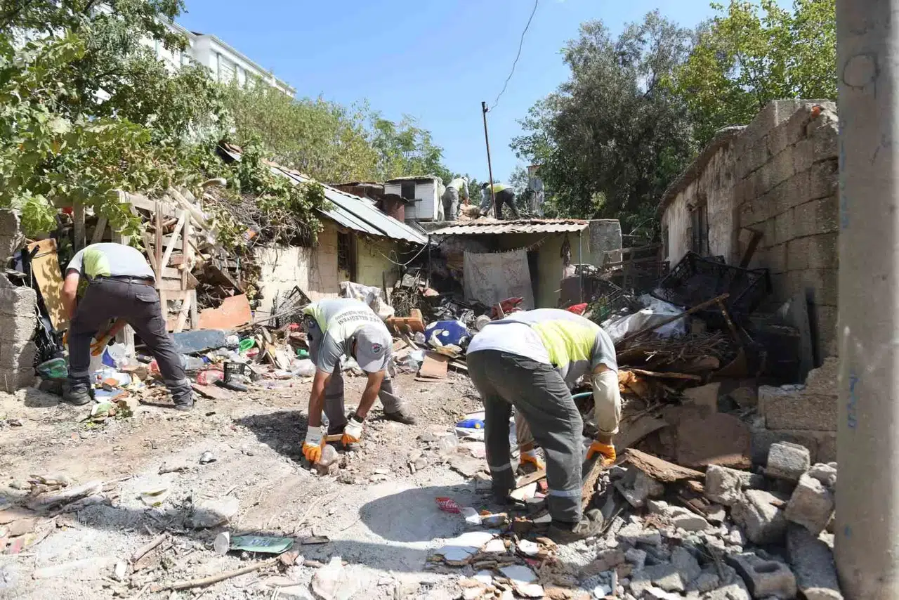 Etrafı Duvarlarla Çevrili Konuta Giren Gruplar Hayatının Şokunu Yaşadı
