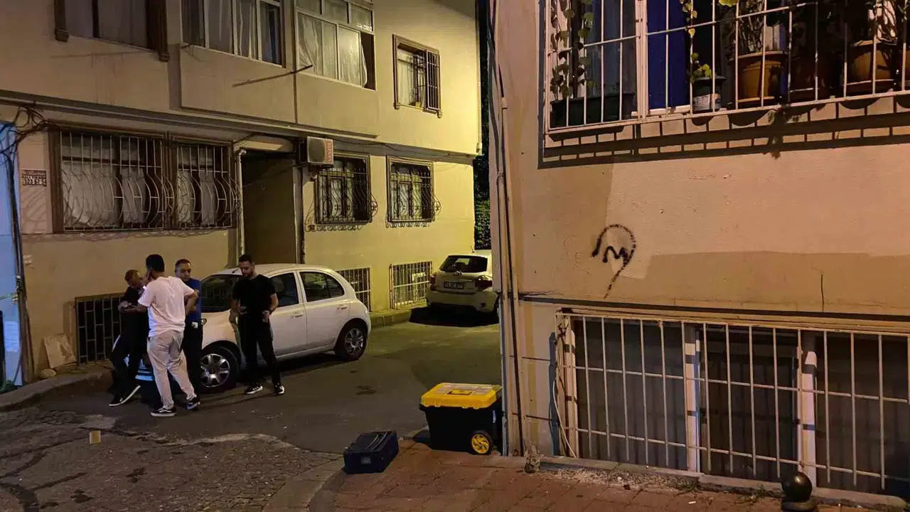 Fatih’te Kuşkulu Şahıs Polise Ateş Açtı