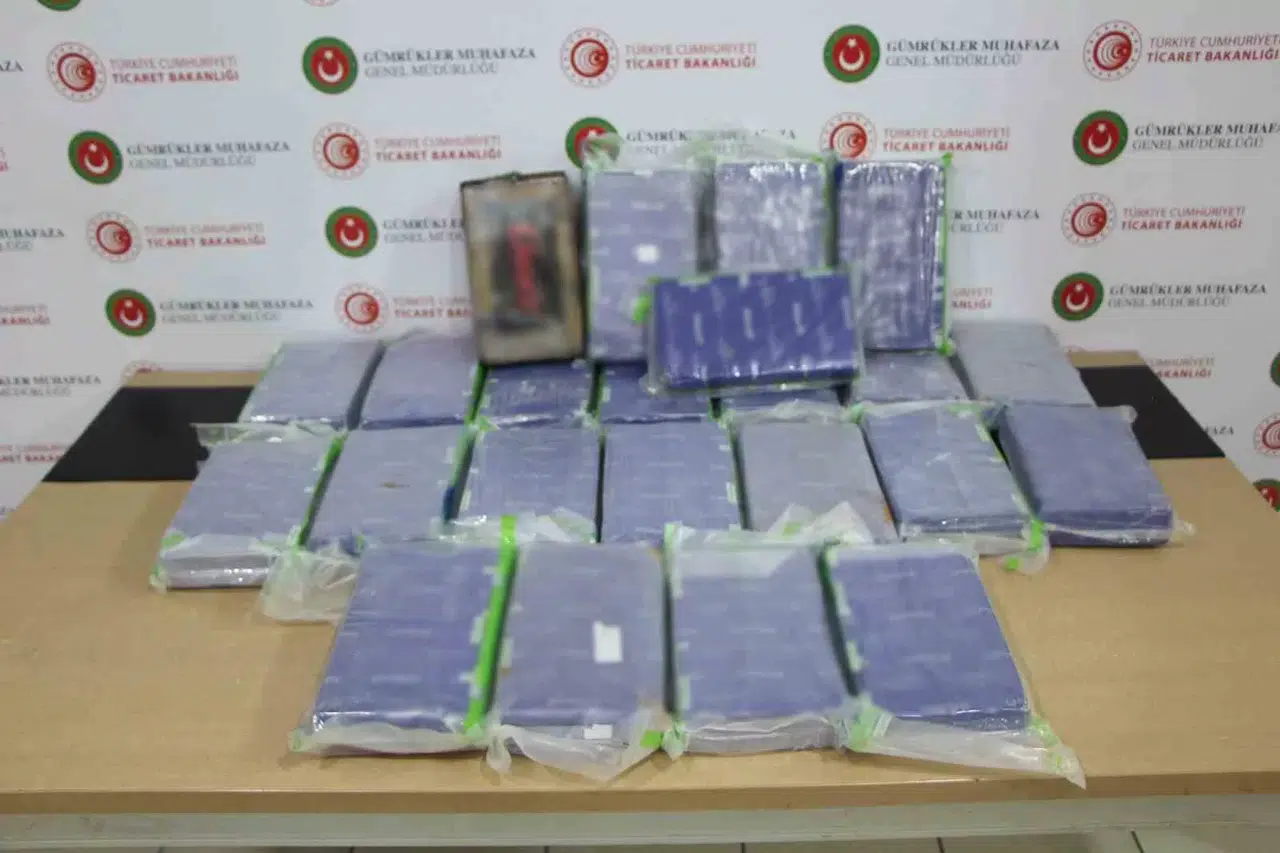 Gümrük Koruma Takımlarından Kokain ve Tütün Kaçakçılarına Darbe