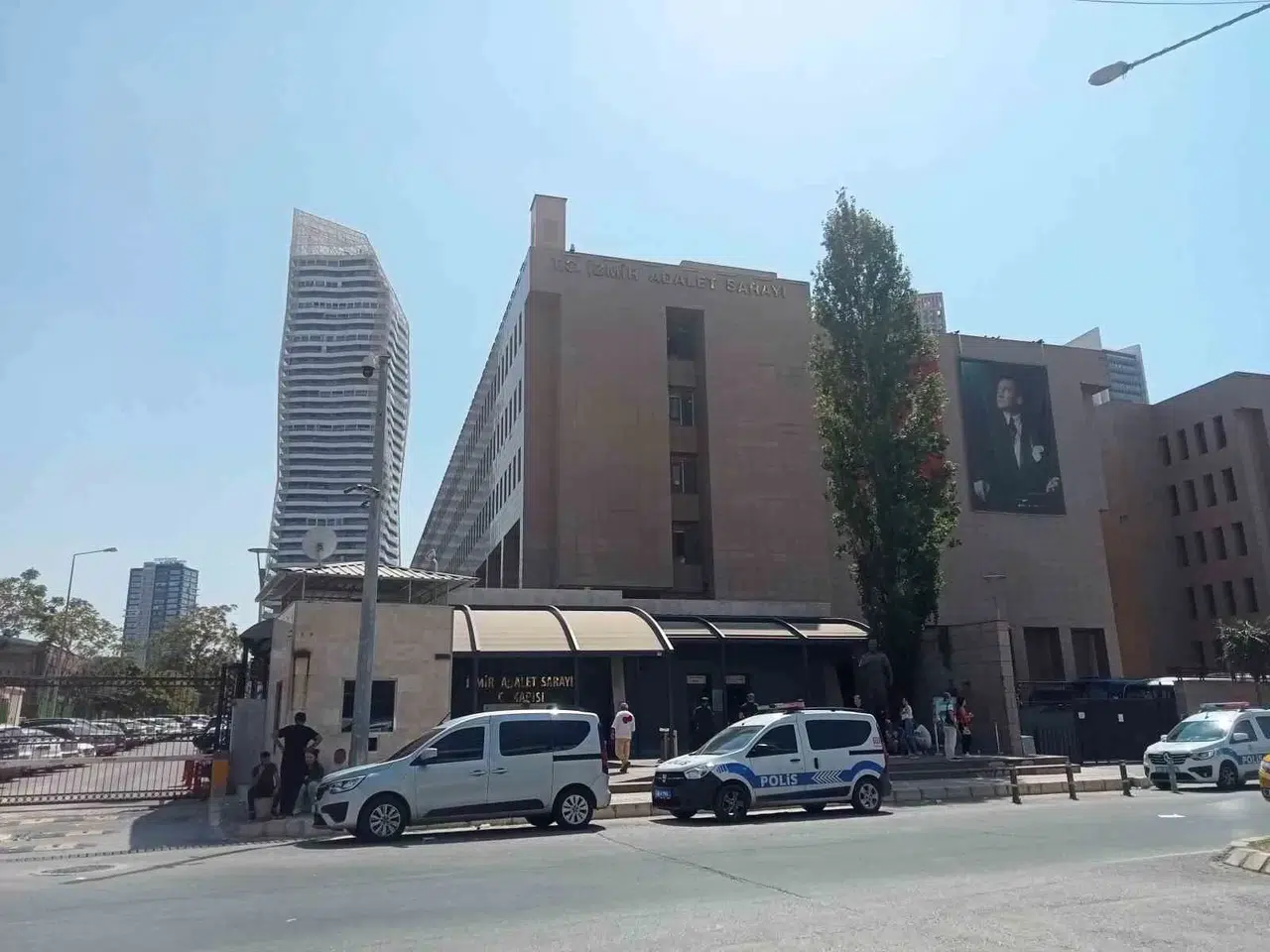 İzmir’de Elektrik Akımına Kapılan 2 Kişinin Öldüğü Davanın Birinci Duruşması 11 Saat Sürdü