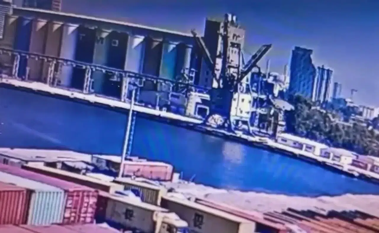 İzmir’de Hareket Yaptığı Sırada Denize Düşen Aracın Şoförü Öldü