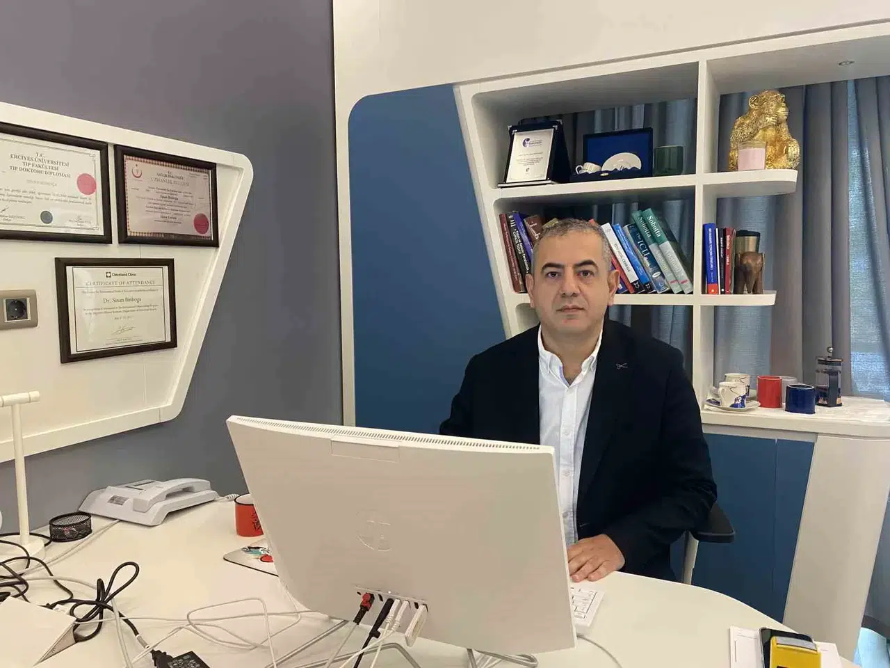 Karavanıyla Dünyayı Gezen 79 Yaşındaki Adam Dev Mide Fıtığından İstanbul’da Kurtuldu
