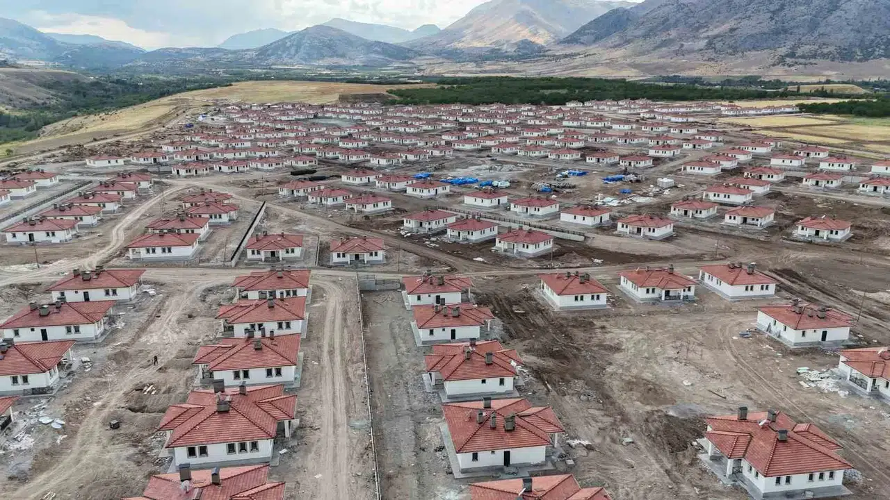 Malatya’da Köy Meskenleri Süratle Tamamlanıyor