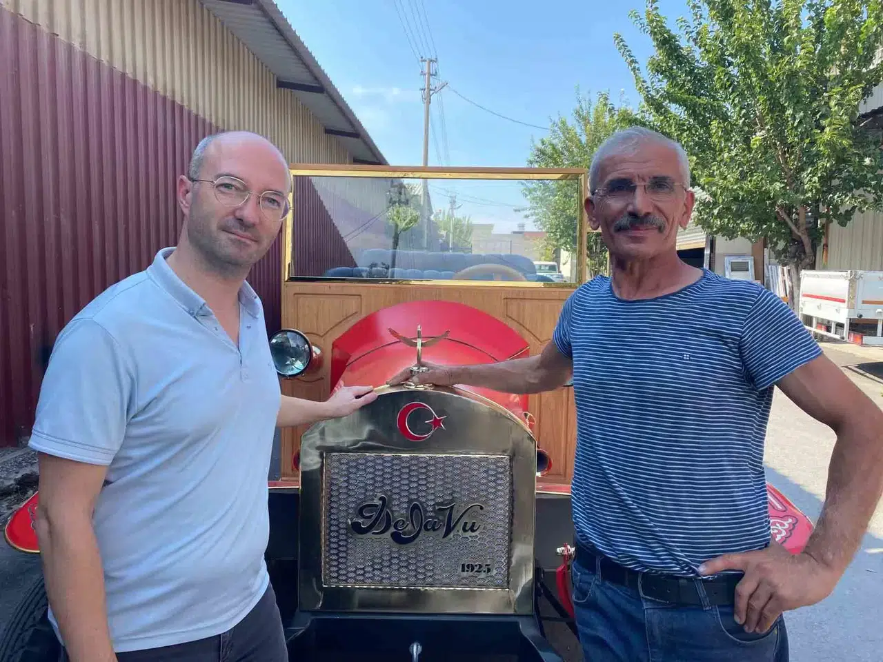 Marangoz 4 Ayda Eliyle 1925 Model Elektrikli Araç Yaptı