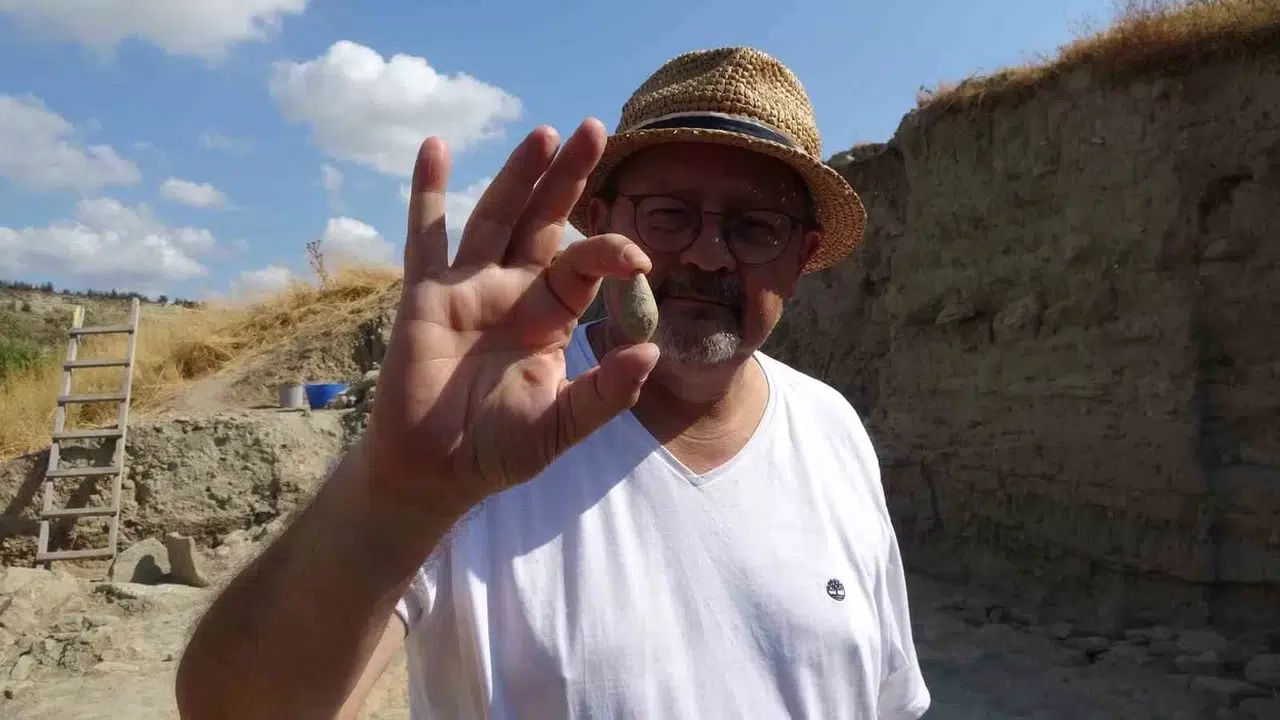 Maydos Antik Kenti’nde 3 Bin 400 Yıllık Kurşundan Üretilmiş Sapan Taşı Bulundu
