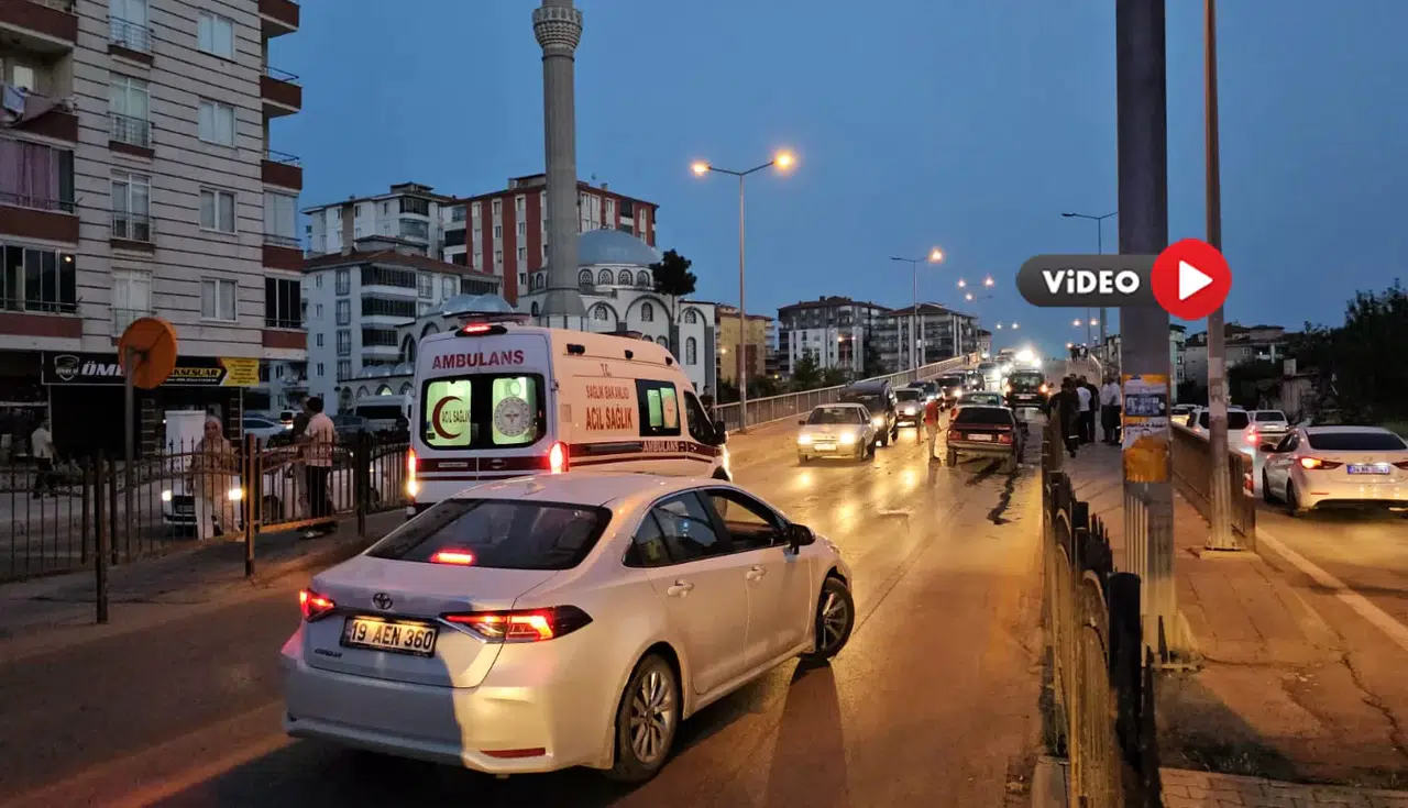 Osmancık Köprüsü’nde Kaza, 3 Kişi Yaralandı