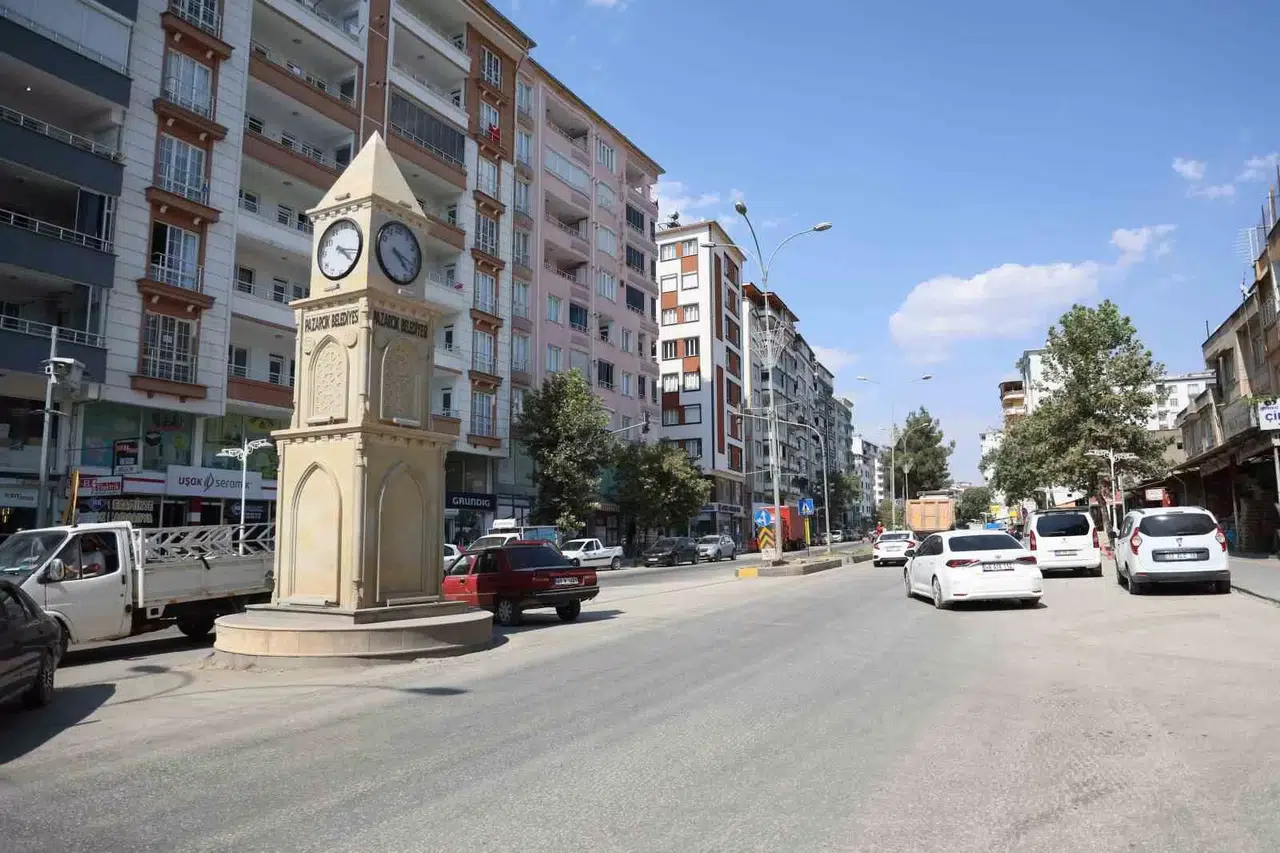 Pazarcık’taki Saat Kulesi 19 Aydır 4.17’yi Gösteriyor