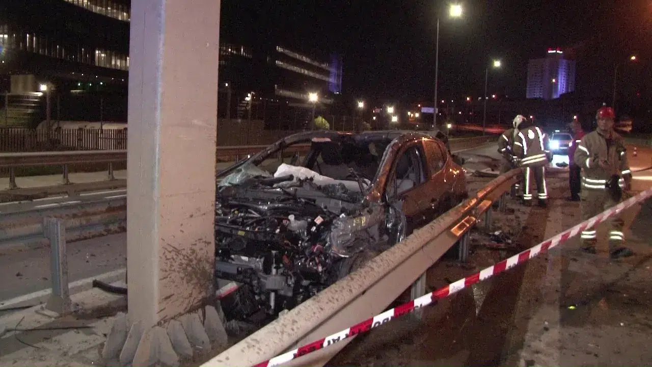Pendik’te Araba Şoförü Refüje Girdi: 1 Ağır Yaralı