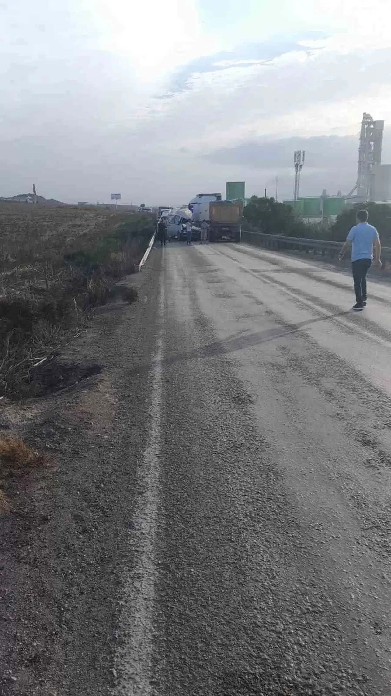 Personel Servisiyle Kamyon Çarpıştı: 3 Meyyit, 7 Yaralı