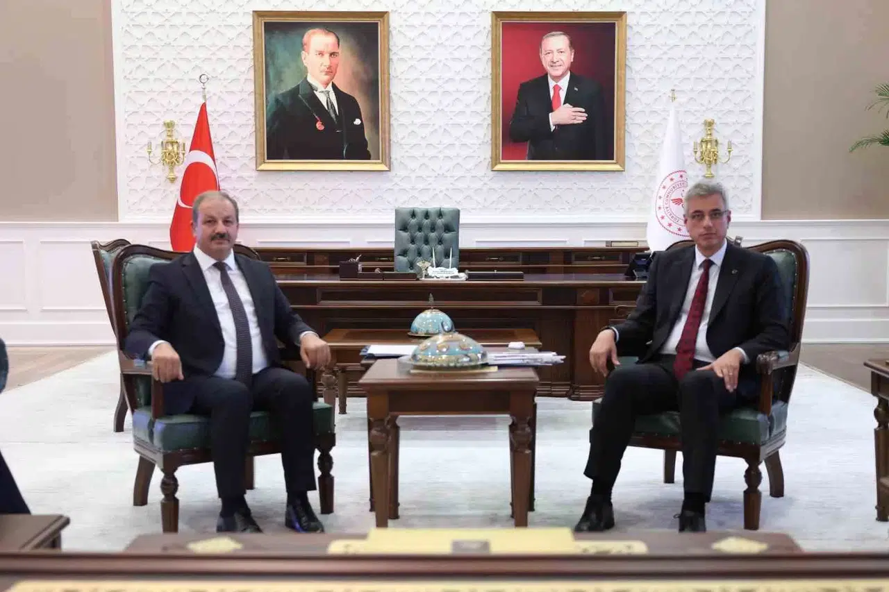 Sağlık-Sen İdaresi, Sıhhat Çalışanlarının Taleplerini Sağlık Bakanı Memişoğlu ile Paylaştı