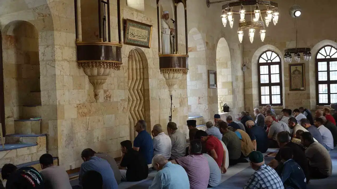 Sarsıntı Sonrası İbadete Kapatılan Kozluca Camii Tekrar Cemaatine Kavuştu