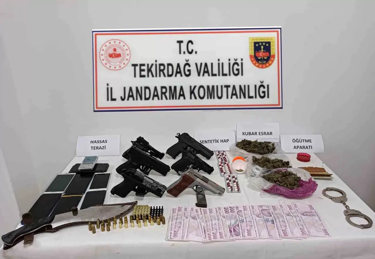 Tekirdağ’da Jandarma Operasyonunda Silah ve Uyuşturucu Ele Geçirildi