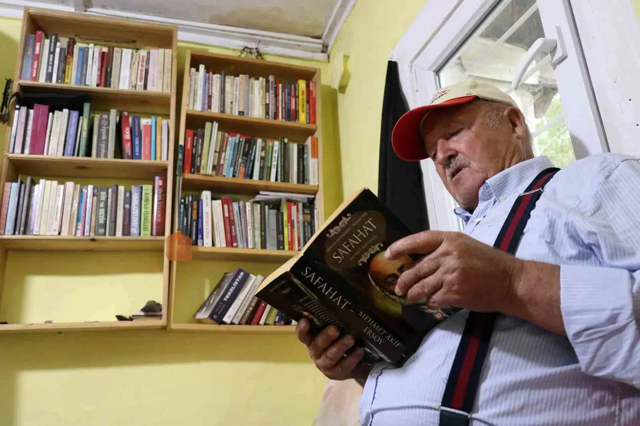 Teknoloji Çağında Kitap Aşığı 71 Yaşındaki İlhan Şahin’in Öyküsü