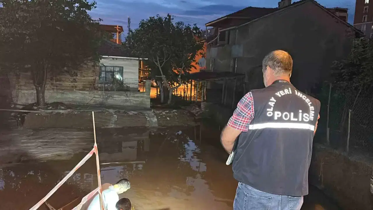 Uşak’ta İki Komşu Ortasında Çıkan Arbedede 1’i Ağır 2 Kişi Yaralandı