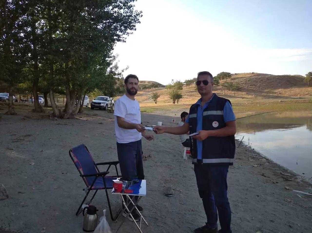 Van’da Amatör Balıkçılar Kontrole Takıldı: Küçük Balıklar Suya Bırakıldı
