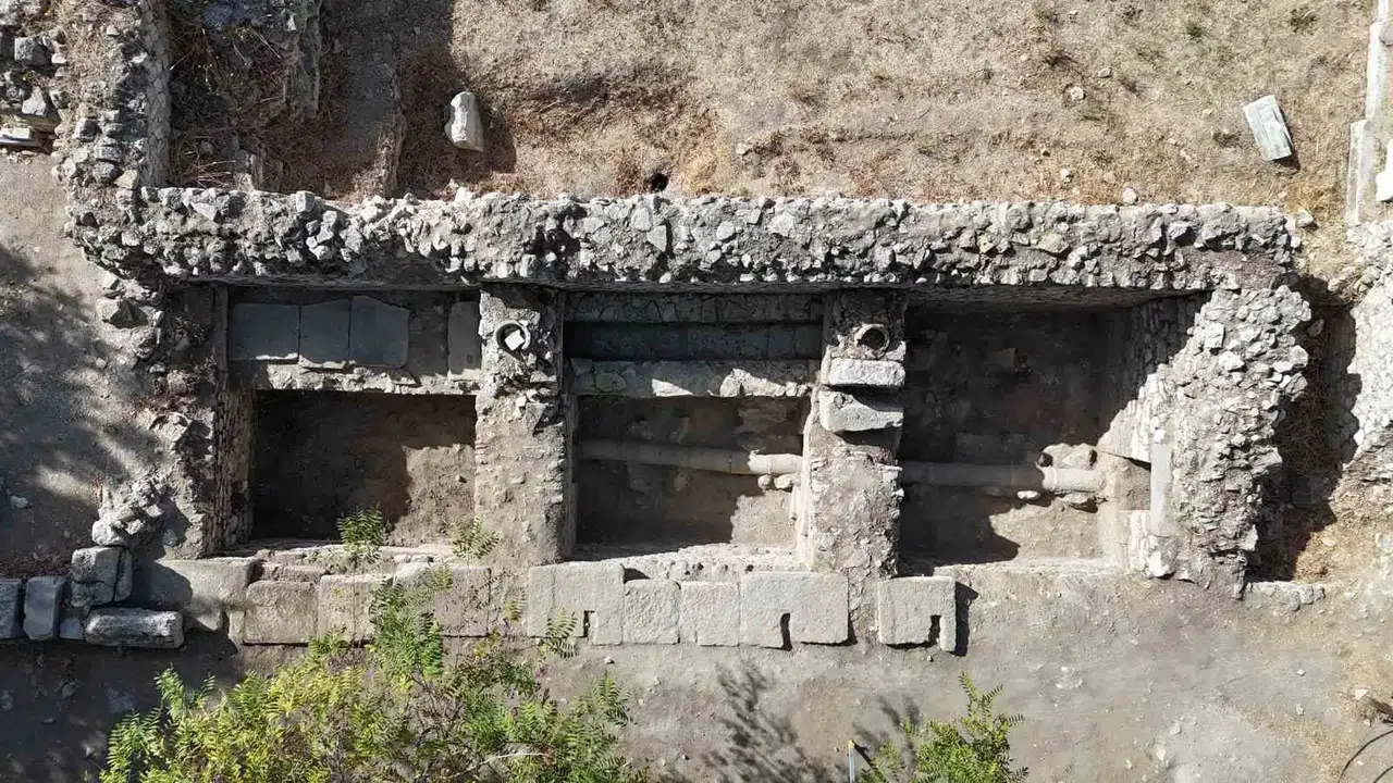 2 Bin 400 Yıllık Alexandria Troas Antik Kenti’nde 2 Bin Yıllık Pak Su İletim Sınırı Bulundu