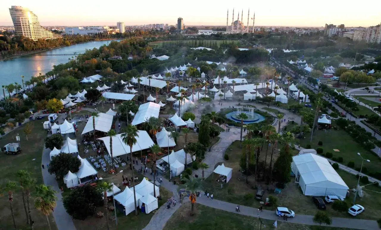 8. Milletlerarası Adana Lezzet Festivali’nin Mangal Ateşi Yakıldı