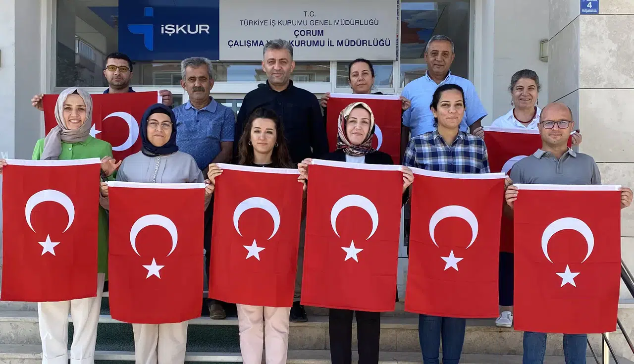 ‘Bayraksız Ev Kalmasın’