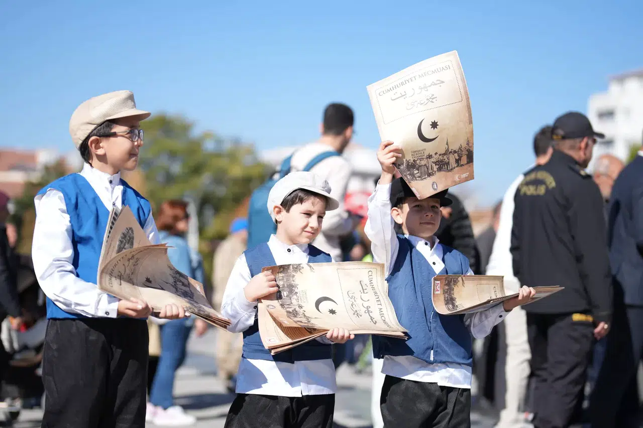 Belediye Bastı, Çocuklar Dağıttı