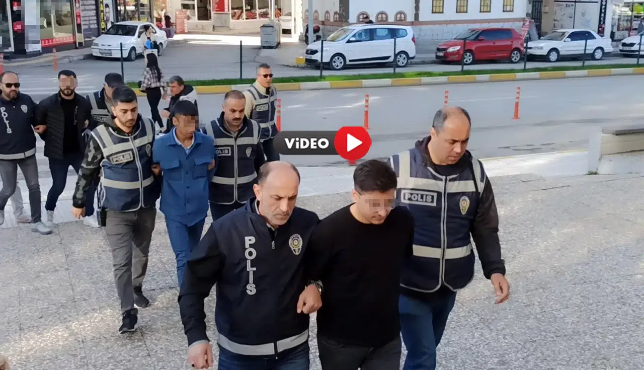 Çorum’da 405 Kişiyi Dolandırdılar, Operasyon Anı Kamerada!