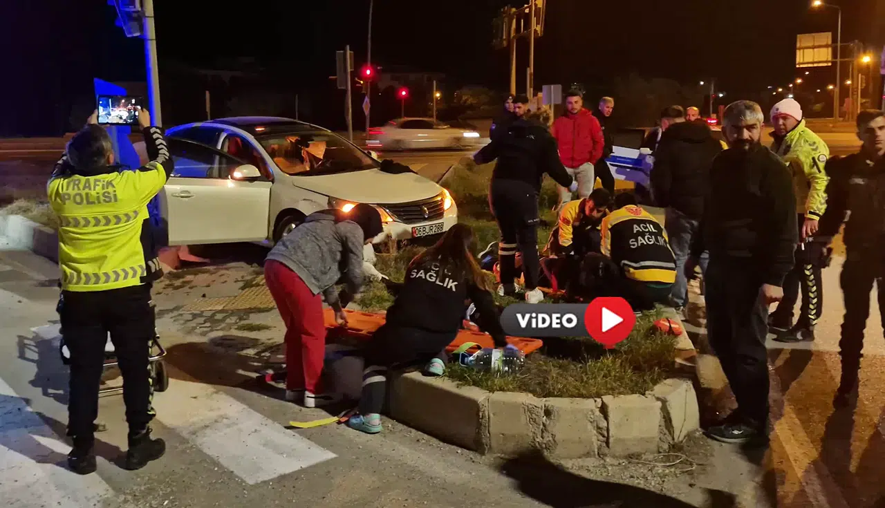 Çorum’da Otomobil Yaya Kaldırımına Çıktı, Yaralılar Var!