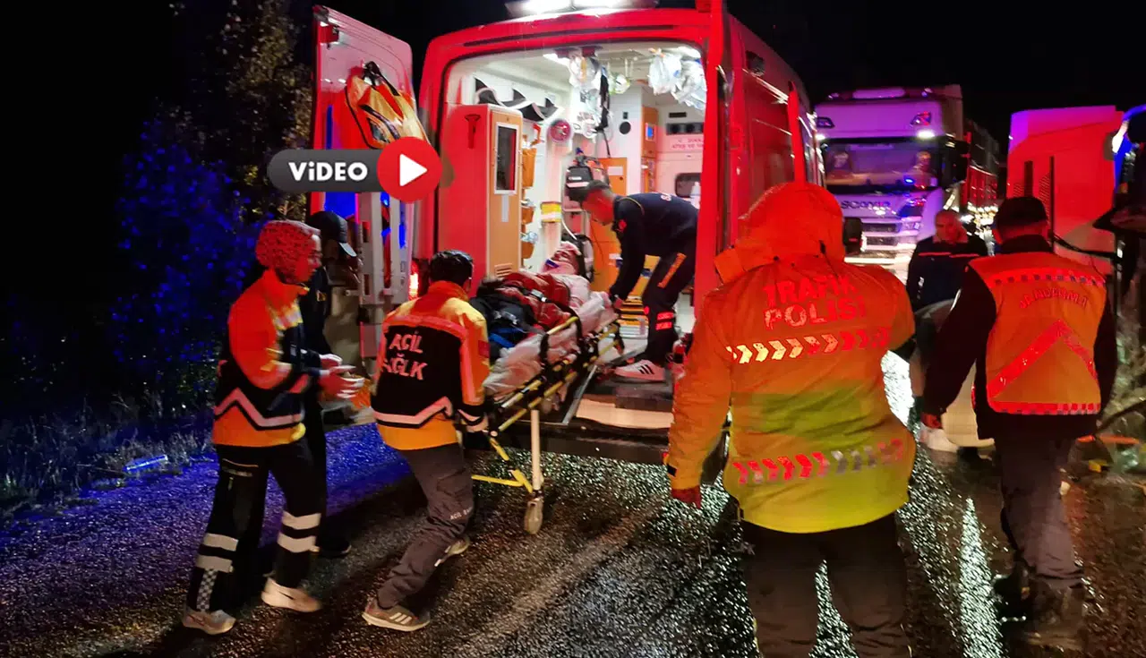 Çorum’da TIR Devrildi, Yaralılar Var