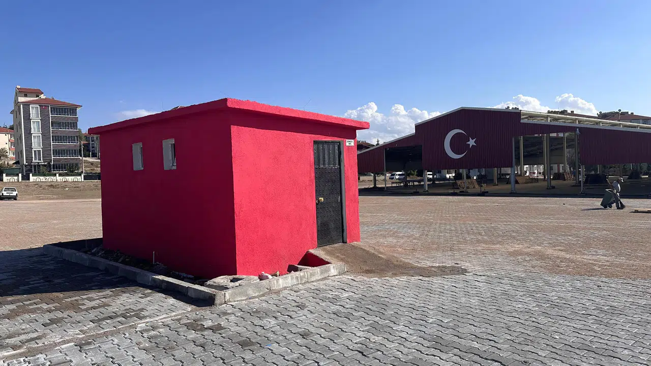 Cumartesi Pazarı Çevresine Kilit Parke Taşı Döşendi