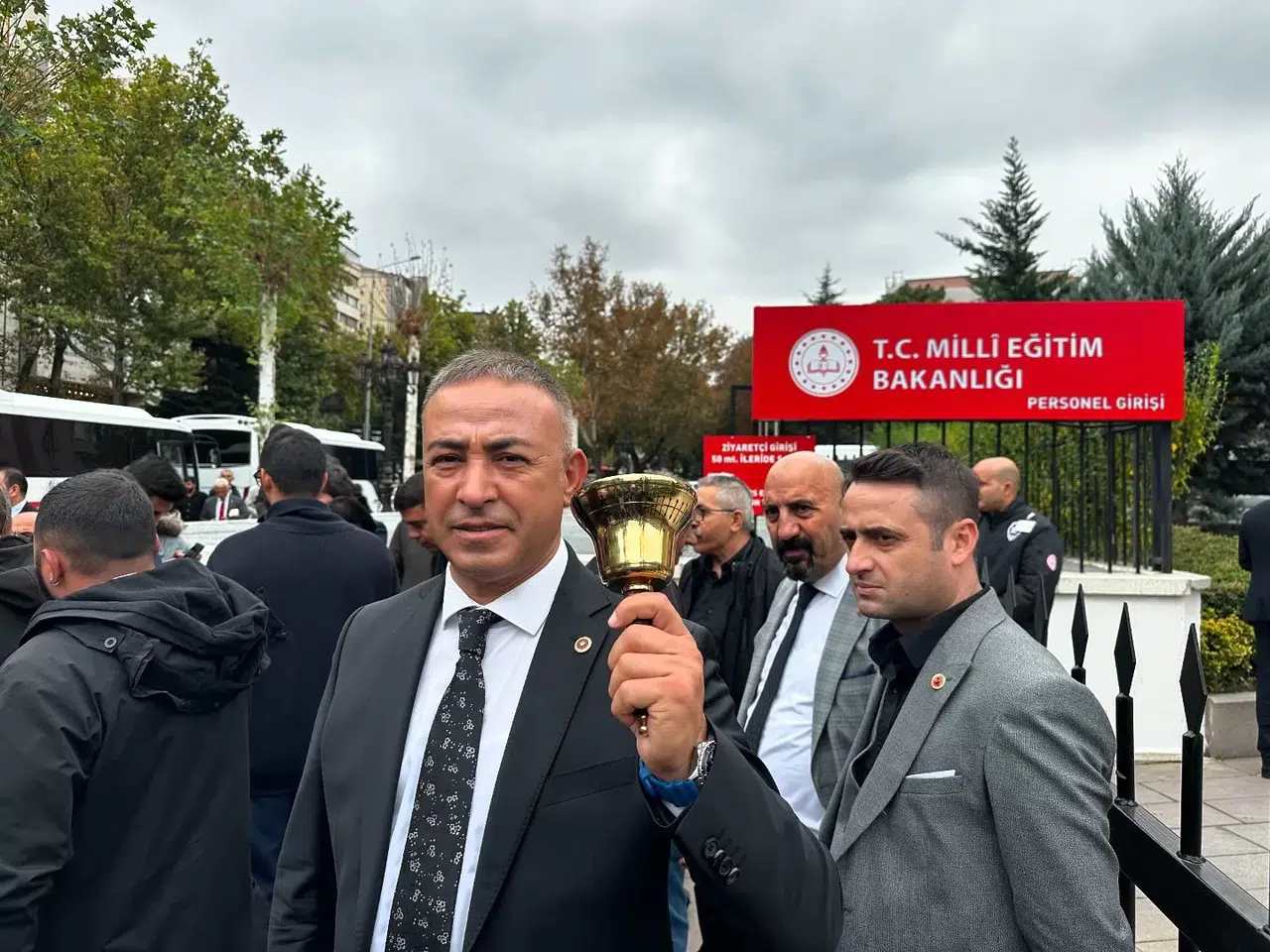 ‘Ders Zili Yerine Dert Zili Çalıyor’