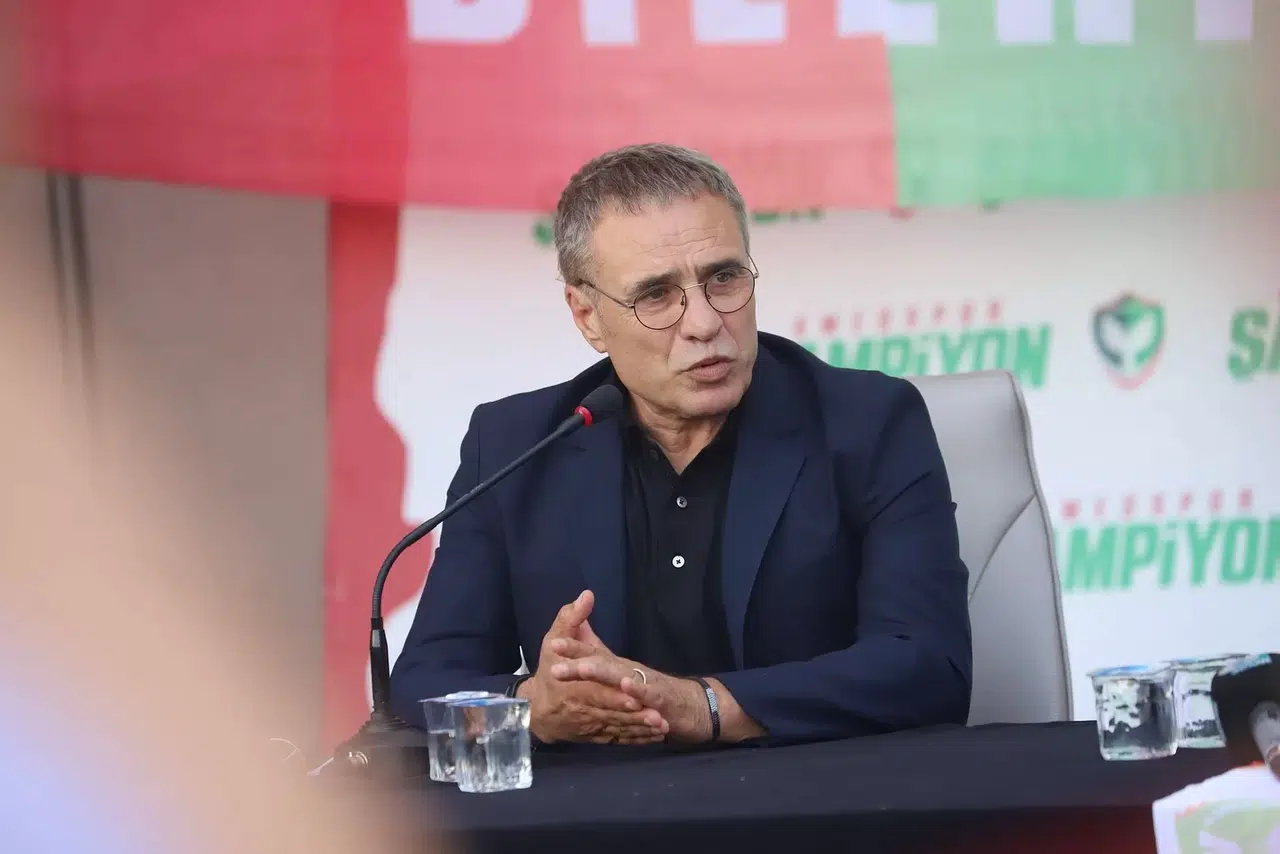 Ersun Yanal İstifa Etti