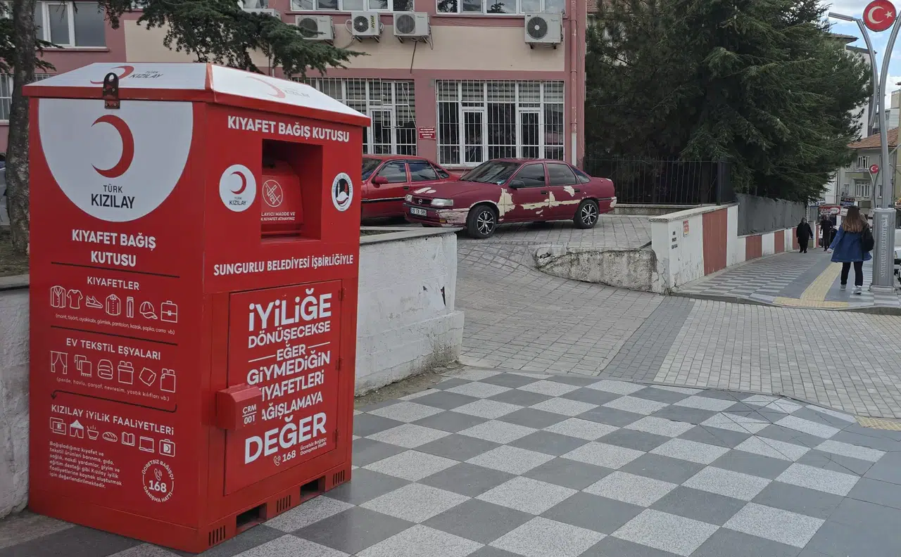 İhtiyaç Sahipleri İçin Kıyafet Kumbarası