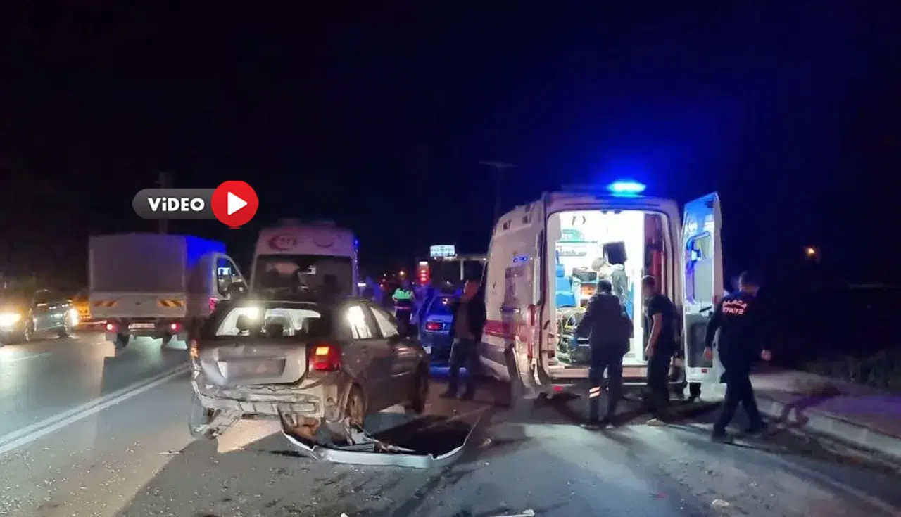 Kavşakta Otomobiller Çarpıştı: 4 Yaralı