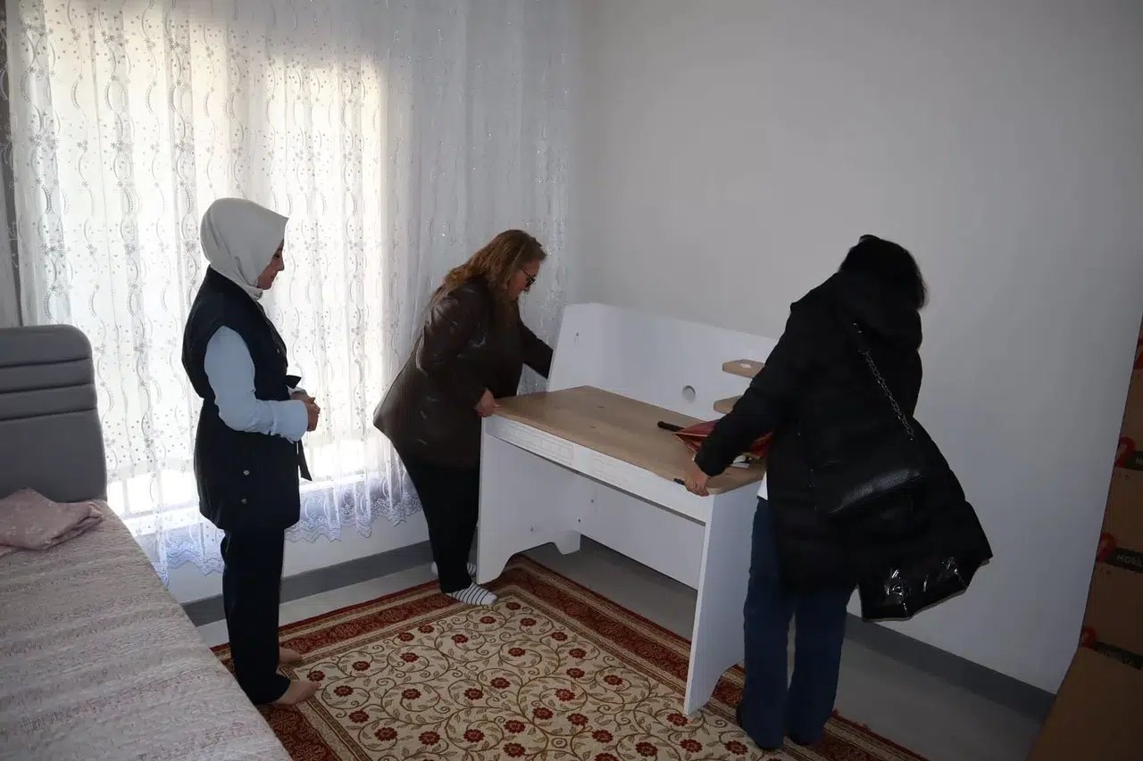 Kermesten Elde Edilen Gelirle Depremzede Öğrencilere Destek