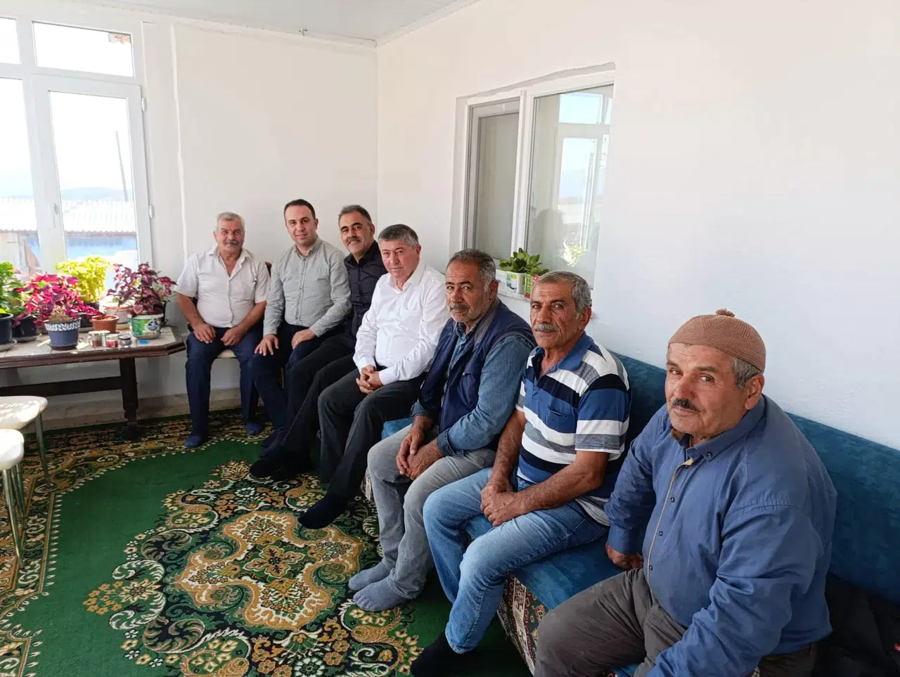 ‘Kullanılmayan Elektrik ve Telefon Direkleri Tehlike Arz Ediyor’
