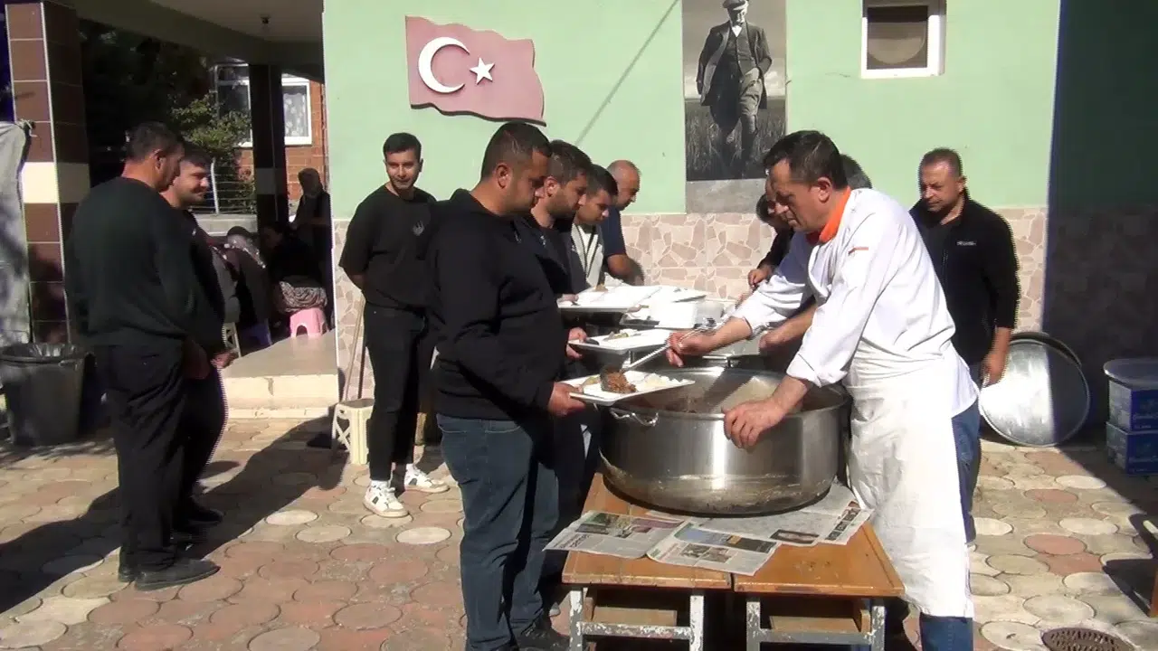 Kumbaba Köyünde Kurbanlar Kesildi, Şükür Duaları Yapıldı