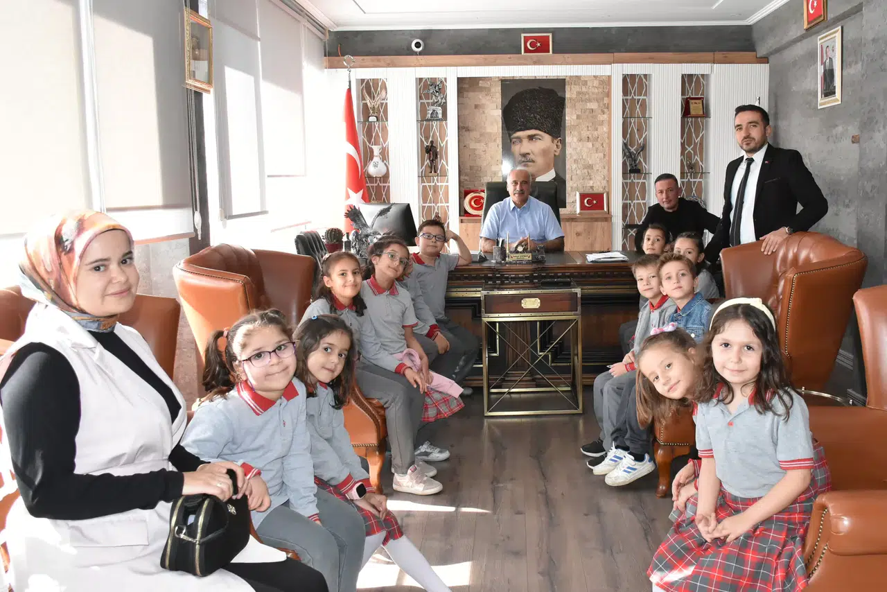 Miniklerden Başkan Amcalarına Ziyaret