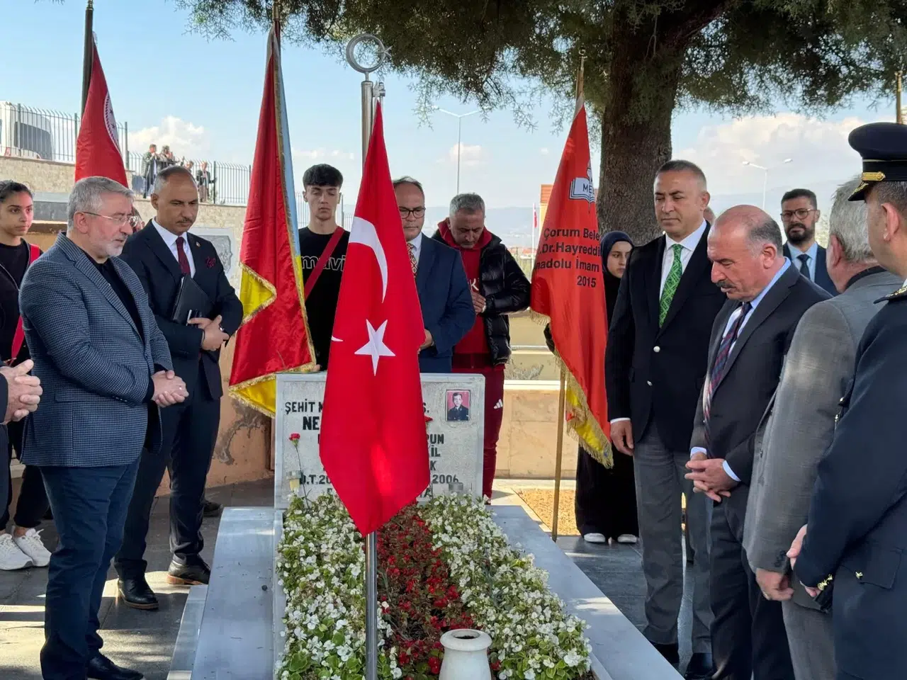 Şehitler İçin Dua Edildi, Karanfiller Bırakıldı