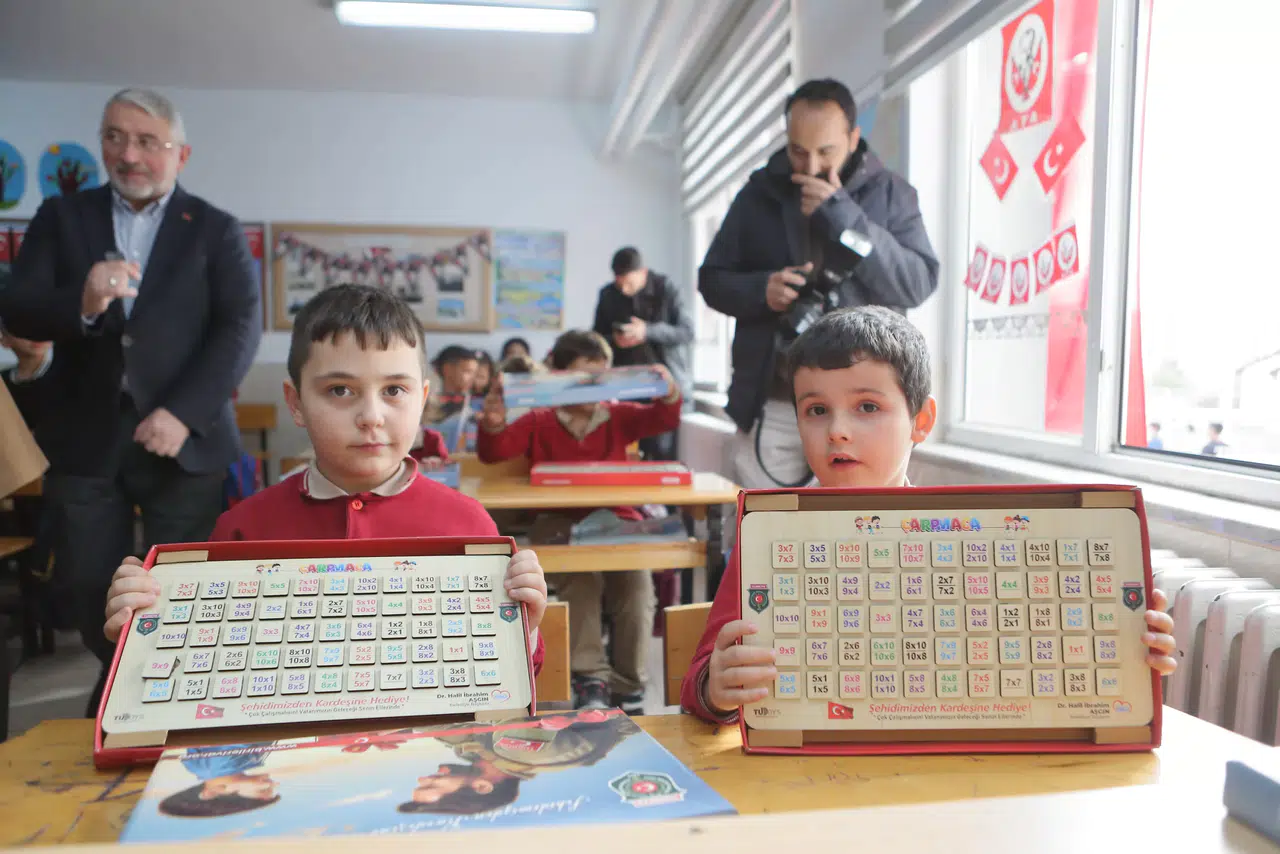 Şehitler İçin İlkokul Öğrencilerine Destek
