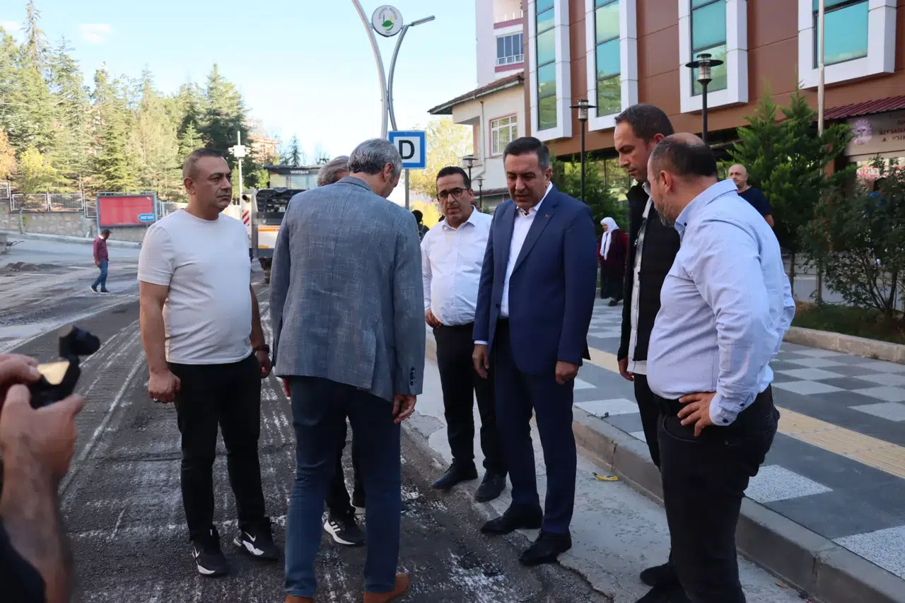 Sungurlu’da Sıcak Asfalt Çalışmaları Sürüyor