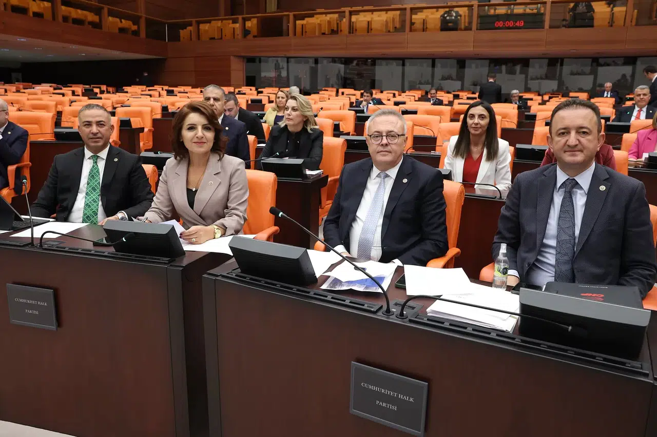 ‘Yapboza Çevirdikleri Eğitim Sisteminin Üzerine Bir Tüy Daha Dikildi’