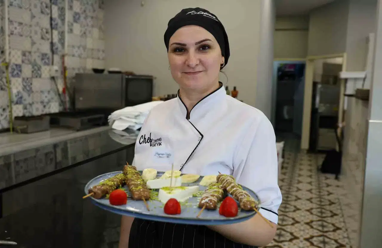 Adana Yolu ’Çöp Şiş Katmer’ Yok Satıyor