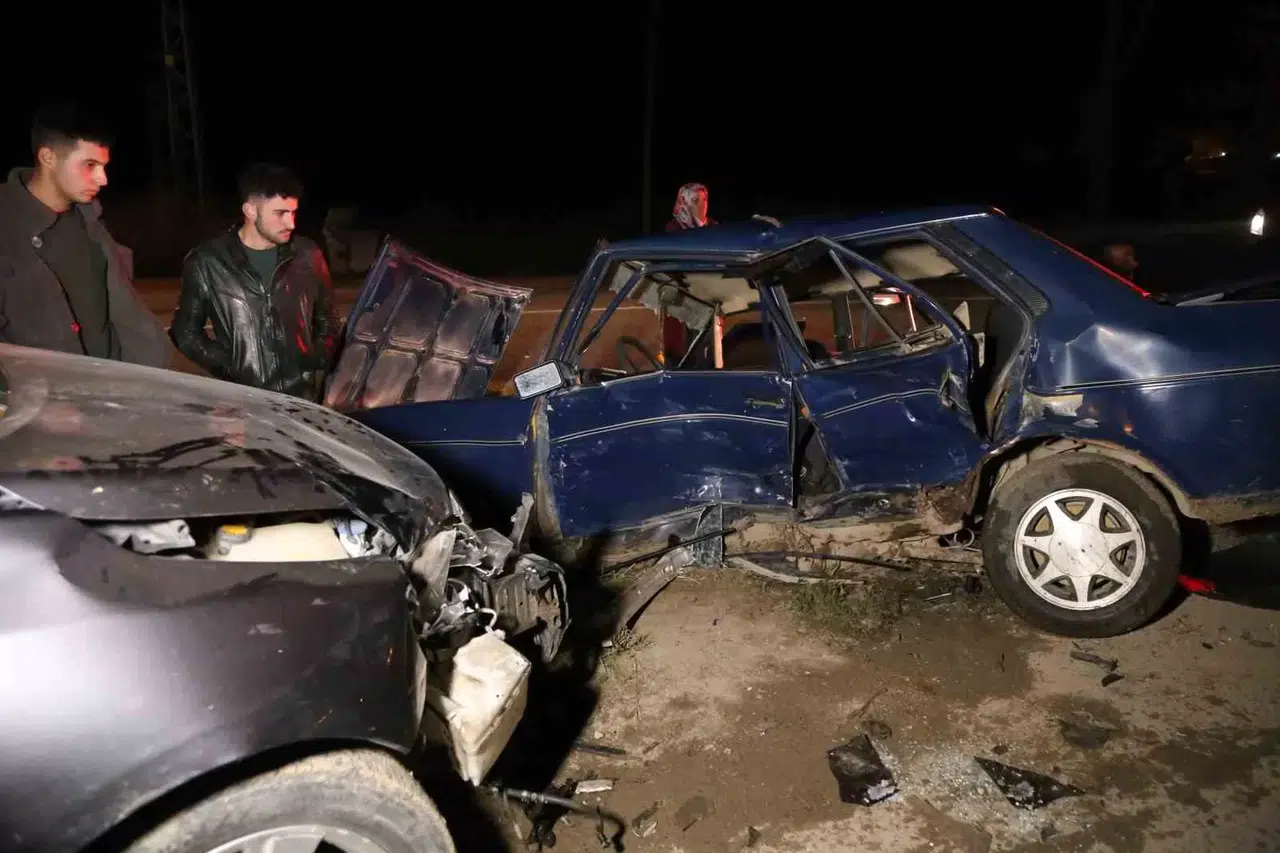 Araba ile Çarpışan Tofaş Hurdaya Döndü: 10 Yaralı