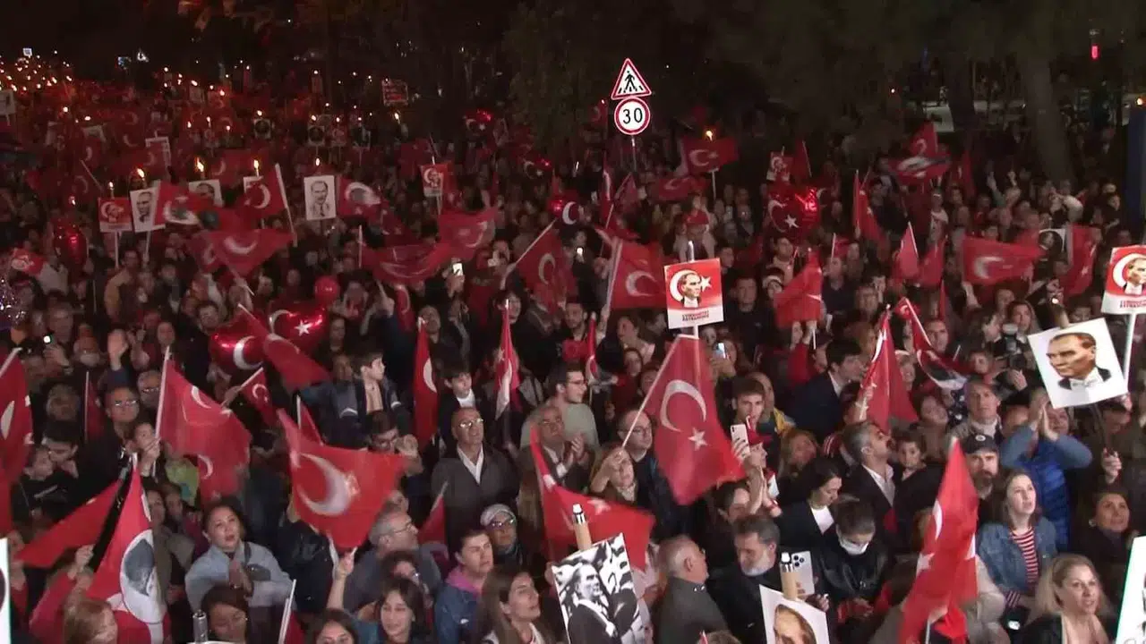 Ataşehir’de Cumhuriyet’in 101. Yaşı Coşkuyla Kutlandı