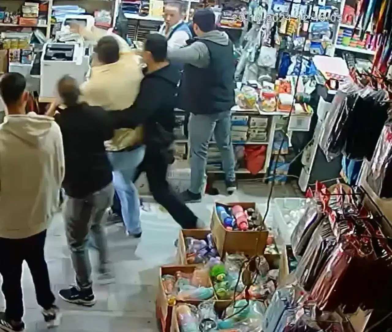Avcılar’da ‘Maytap’ Hengamesi Kamerada