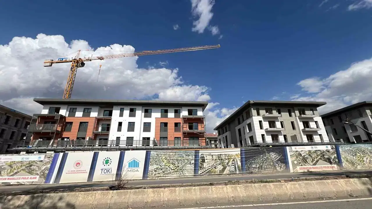 Azerbaycan Mahallesi’nde Binalar Renkleniyor