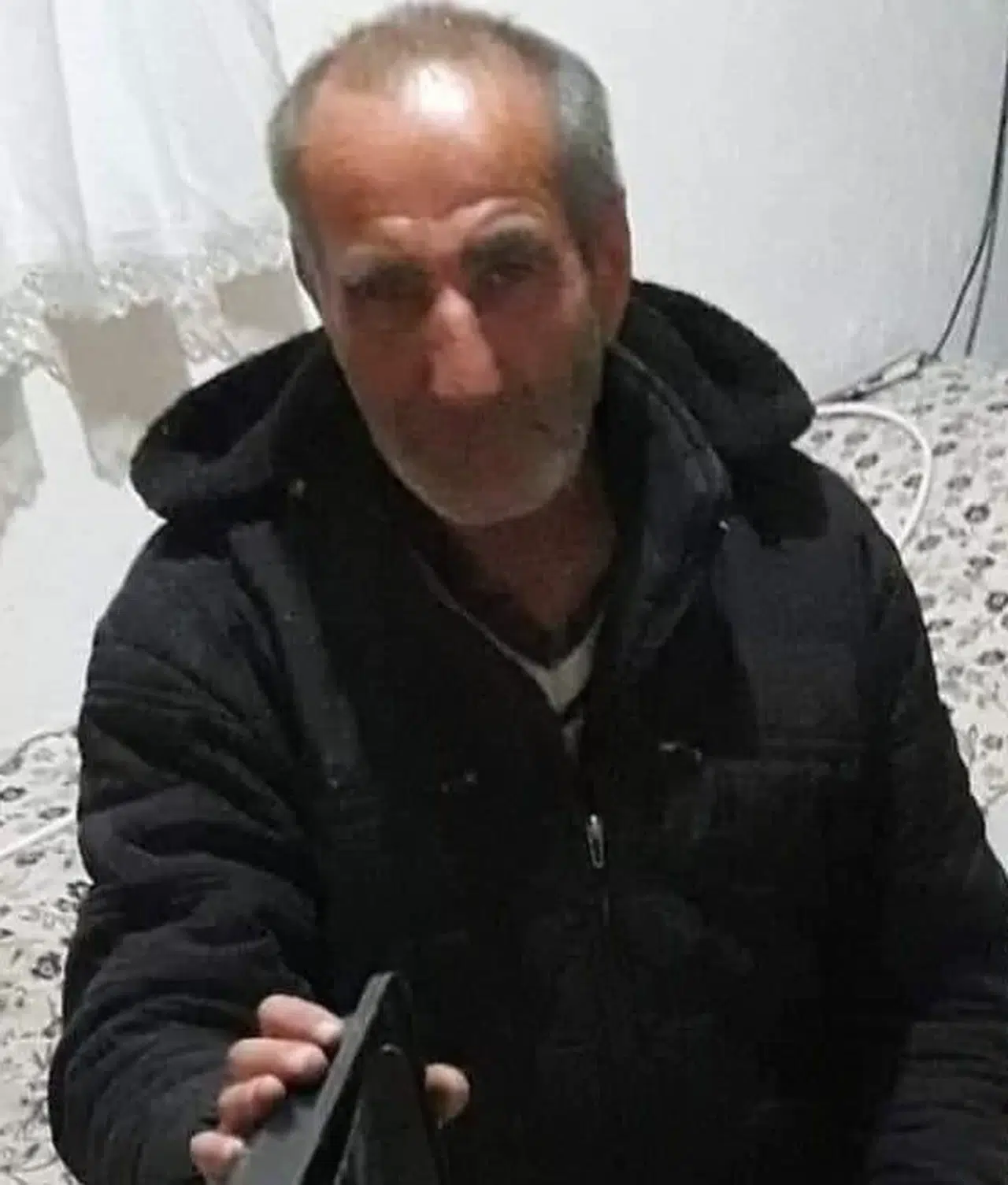 Babası ve Kardeşini Bıçaklayıp, Konutu Ateşe Verdi