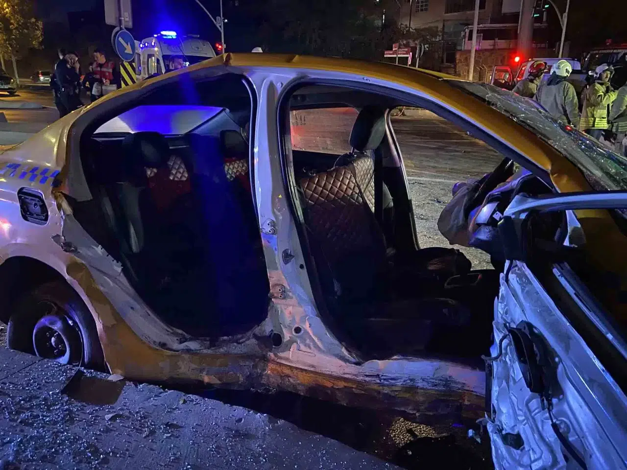 Başakşehir’de Kırmızı Işık İhlali Yapan Taksi Arabayla Çarpıştı: 10 Yaralı