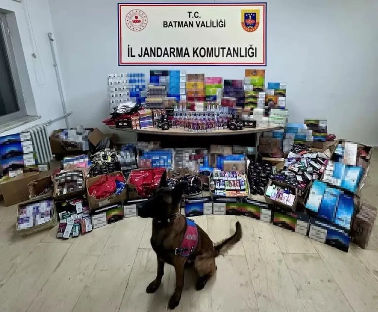 Batman’da Kaçakçılık Yapan Kargo Firması Aracı Jandarma Takımlarına Takıldı
