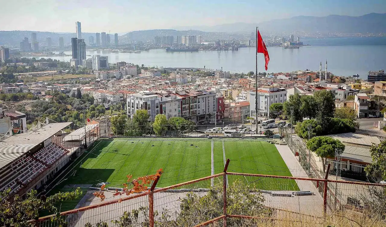 Bayraklı’da Şehit Ümit Boz Spor Tesisi Yenileniyor